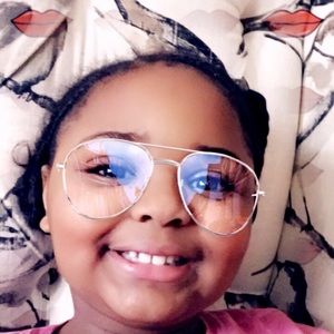 Meet your Posher, Julissa